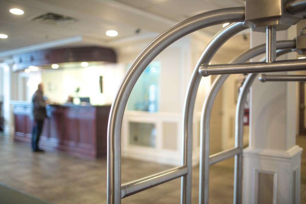 Hotel Arctic Iqaluit エクステリア 写真