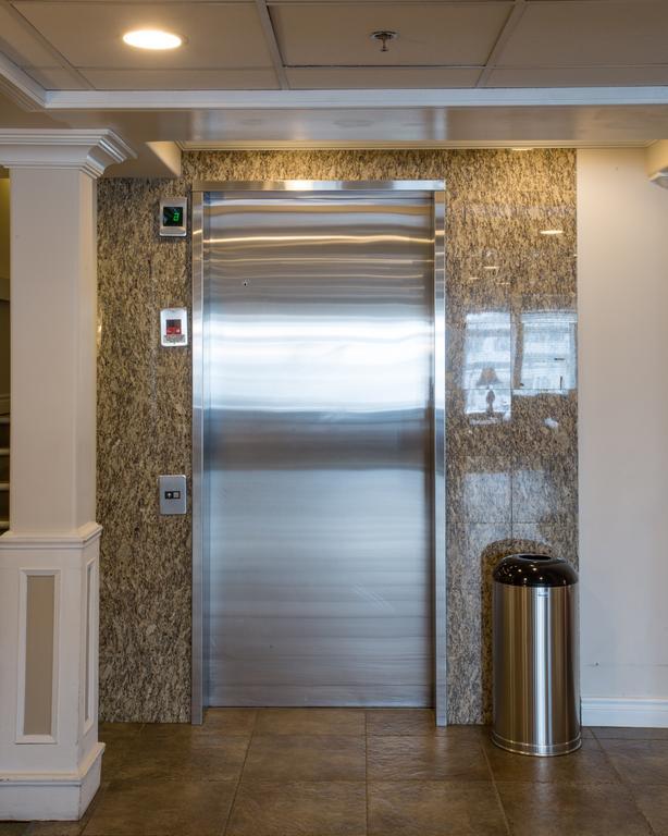 Hotel Arctic Iqaluit エクステリア 写真