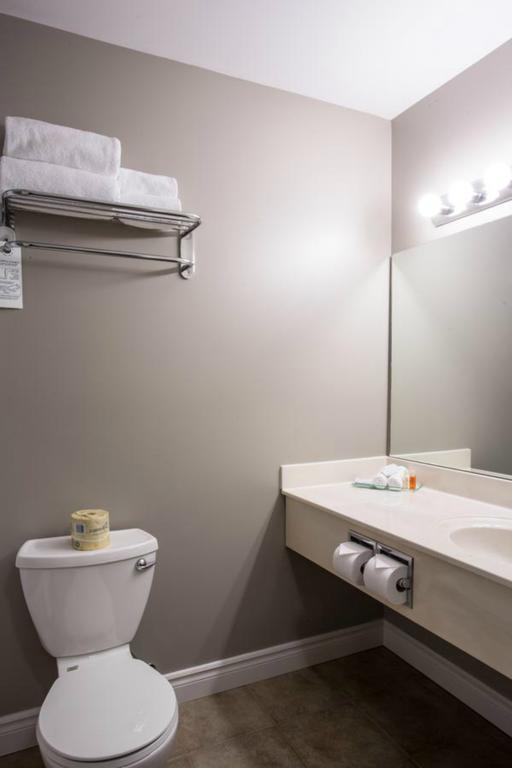 Hotel Arctic Iqaluit エクステリア 写真
