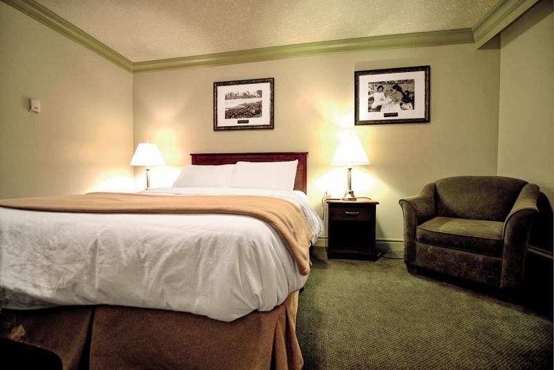 Hotel Arctic Iqaluit エクステリア 写真