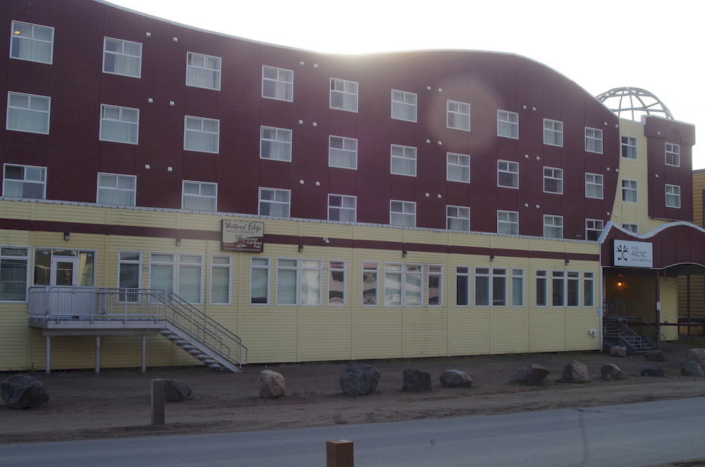 Hotel Arctic Iqaluit エクステリア 写真